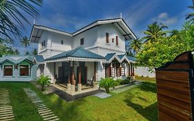 Headman House Antique Villa - A Seaside Royal Stay